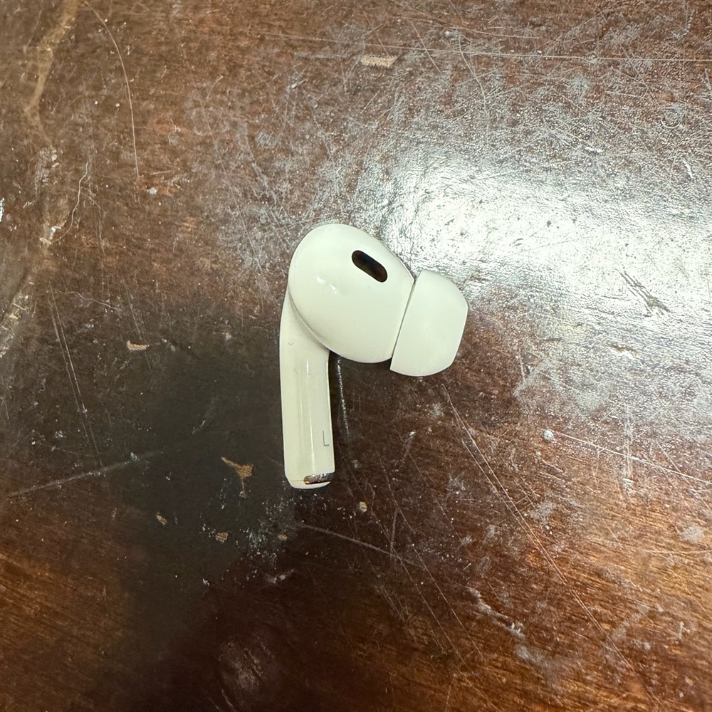 Apple AirPod pro 2nd generation left earbud only